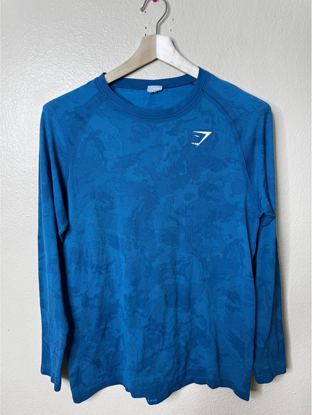 Gymshark Mens M Estimated Long Sleeve Shirt Blue Camo Athletic Workout Logo